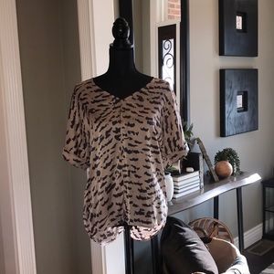 CAbi blouse. SZ S. Slight flaw.